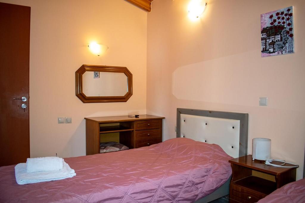 Takis & Eirini Family Apartments Perama  Buitenkant foto