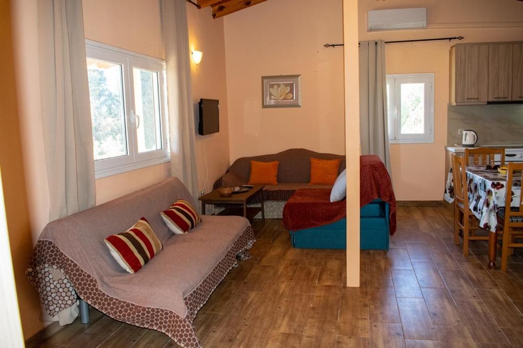 Takis & Eirini Family Apartments Perama  Buitenkant foto