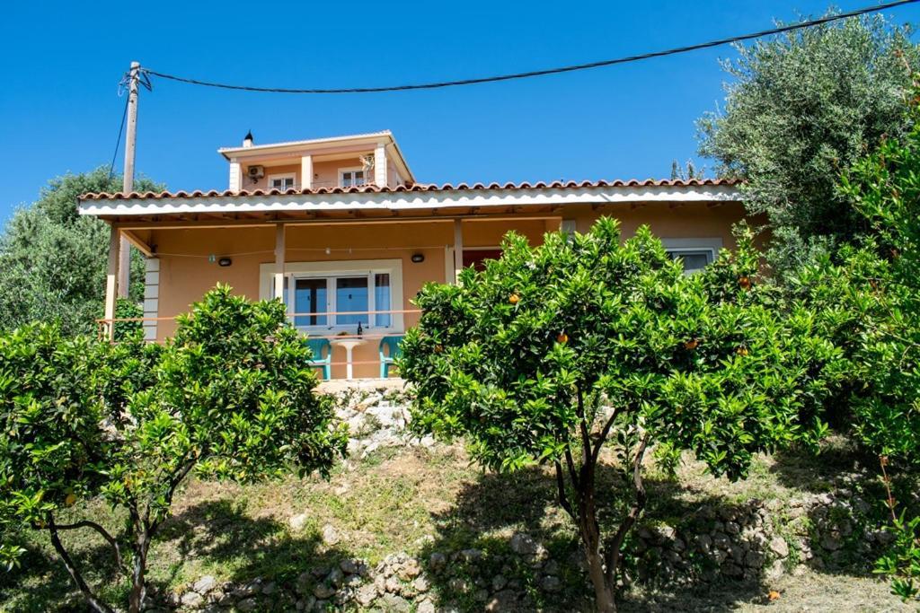 Takis & Eirini Family Apartments Perama  Buitenkant foto