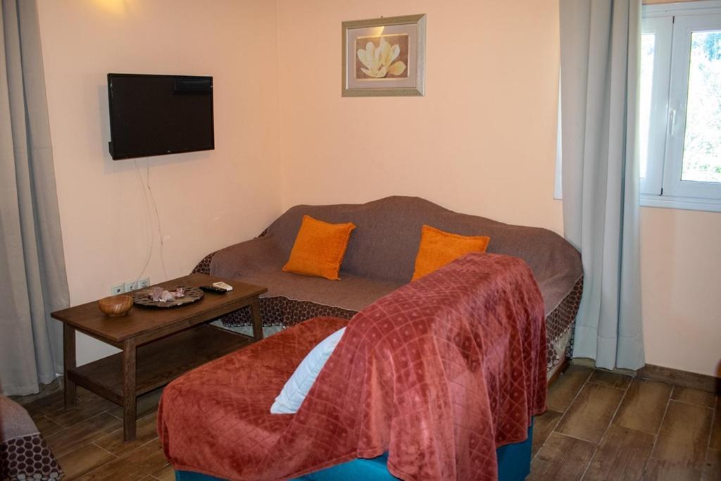 Takis & Eirini Family Apartments Perama  Buitenkant foto