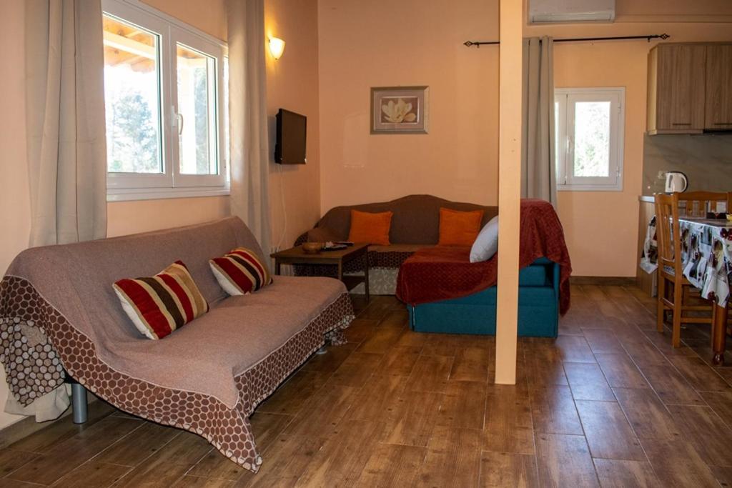 Takis & Eirini Family Apartments Perama  Buitenkant foto