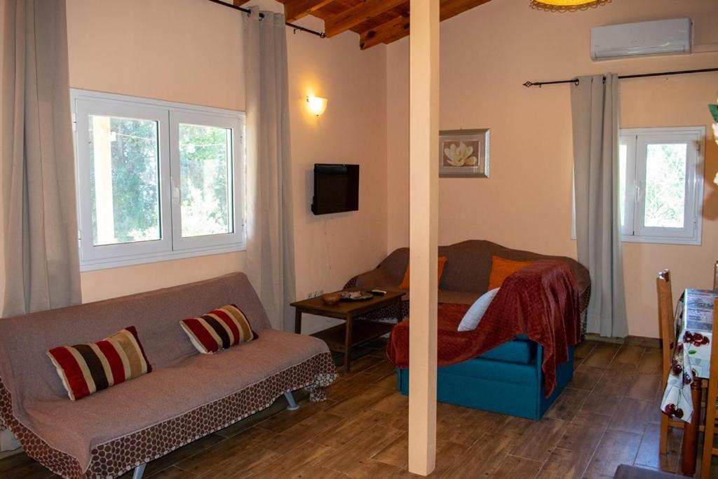 Takis & Eirini Family Apartments Perama  Buitenkant foto