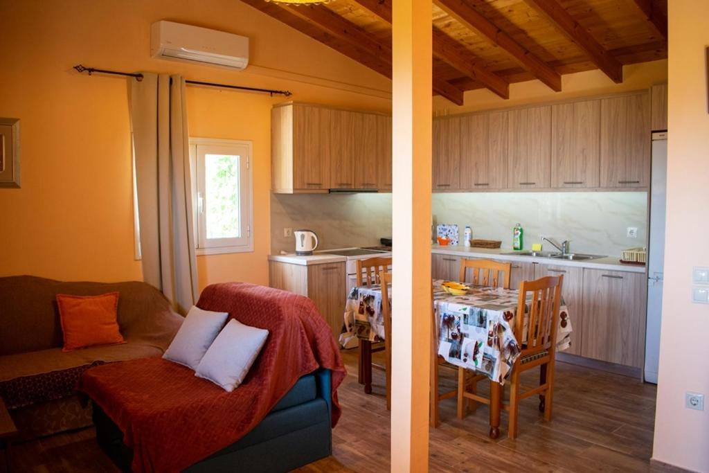 Takis & Eirini Family Apartments Perama  Buitenkant foto
