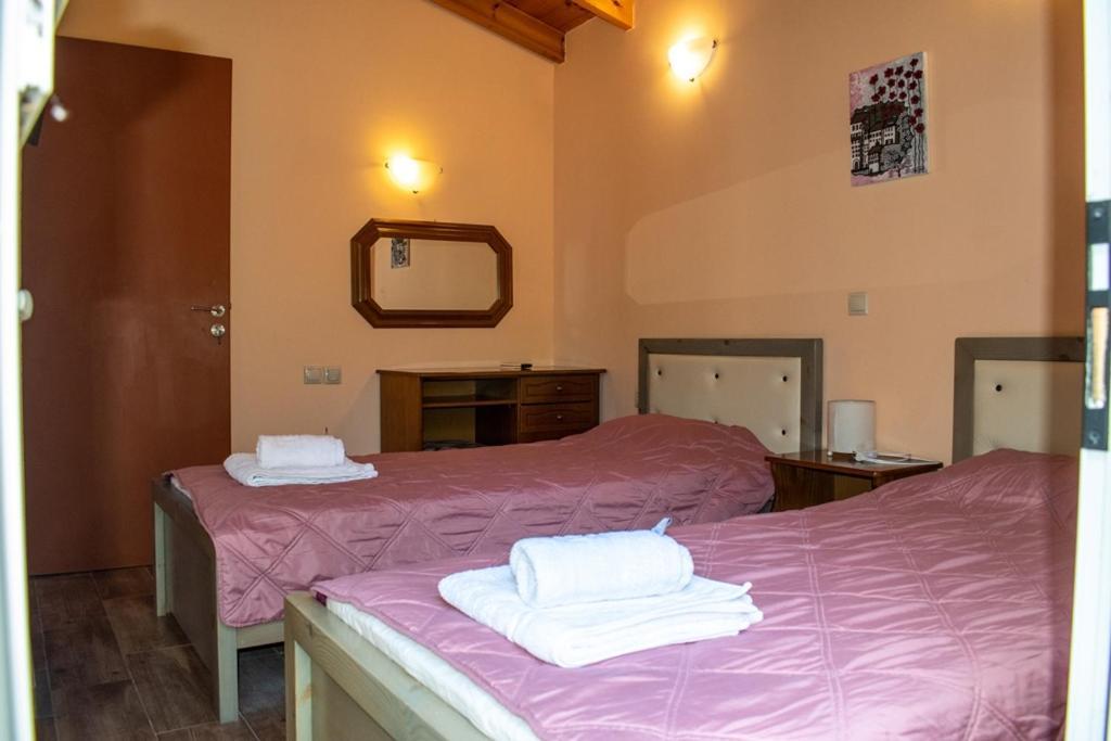 Takis & Eirini Family Apartments Perama  Buitenkant foto