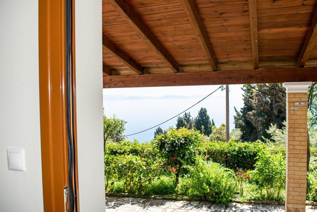 Takis & Eirini Family Apartments Perama  Buitenkant foto