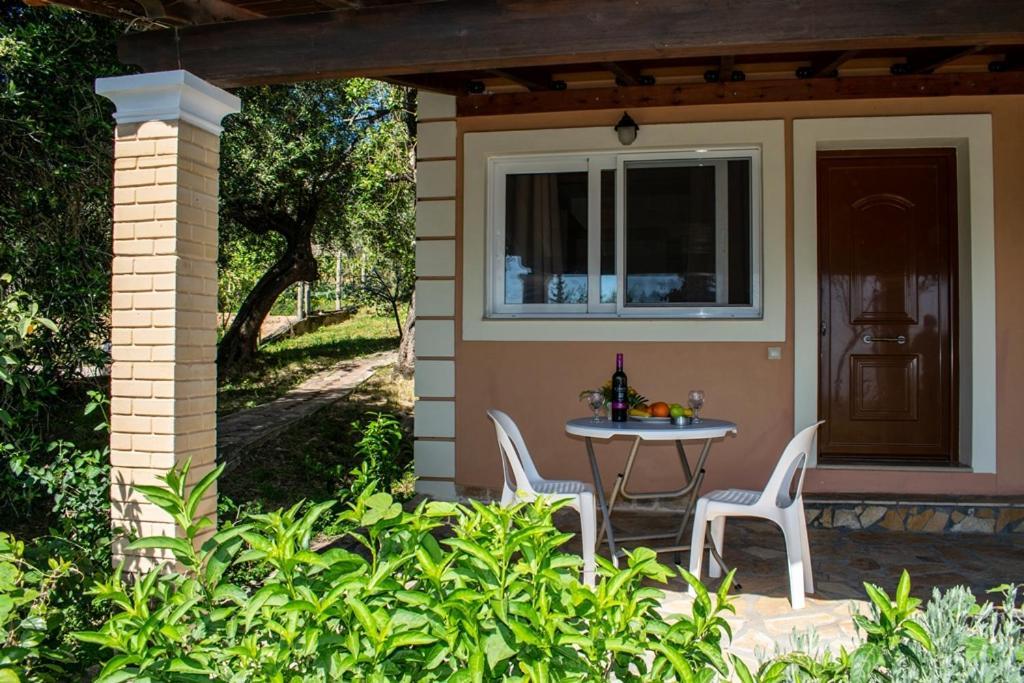 Takis & Eirini Family Apartments Perama  Buitenkant foto
