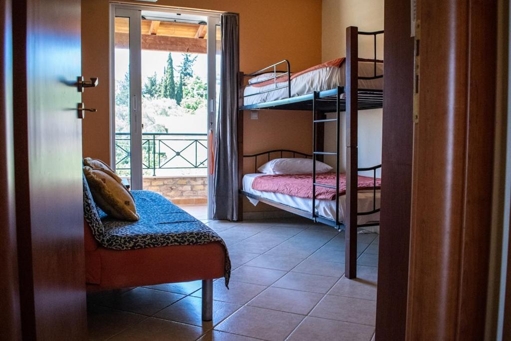 Takis & Eirini Family Apartments Perama  Buitenkant foto