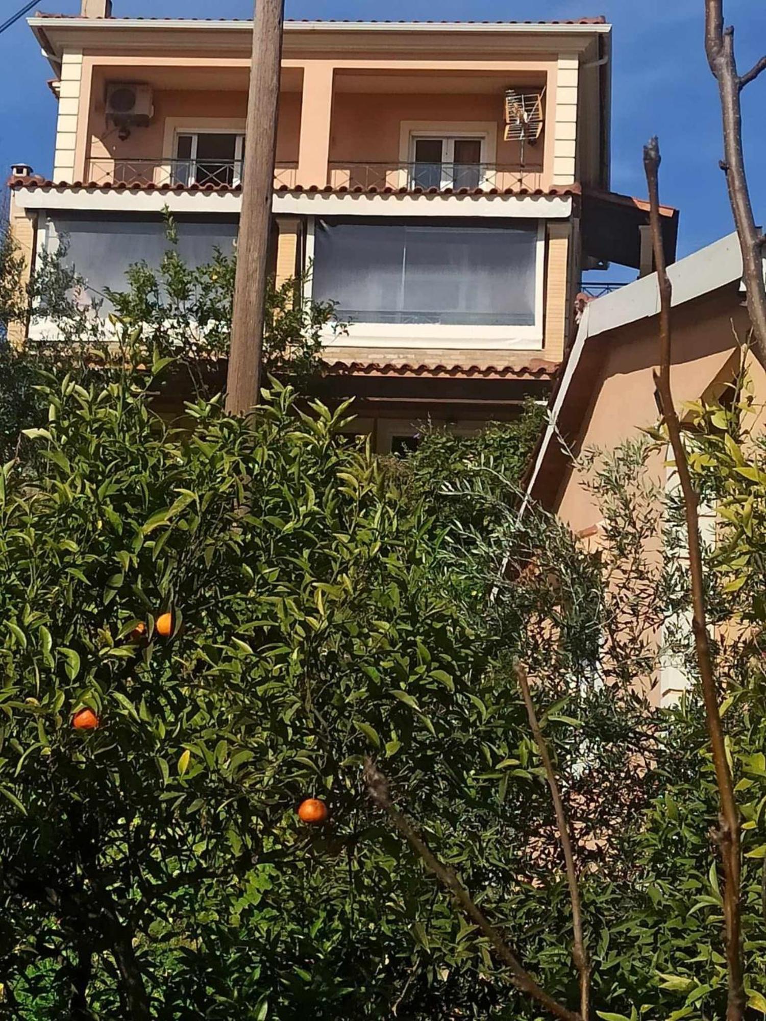 Takis & Eirini Family Apartments Perama  Buitenkant foto