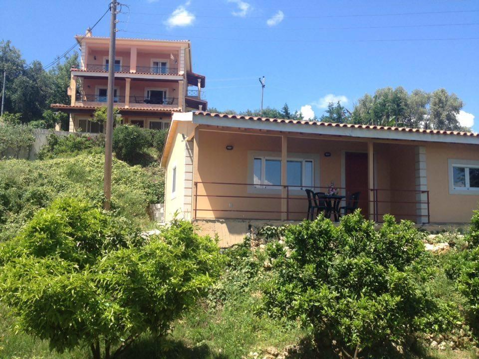 Takis & Eirini Family Apartments Perama  Buitenkant foto